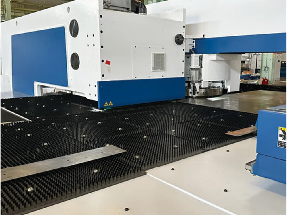 قصّ ليزر بمكنة CNC